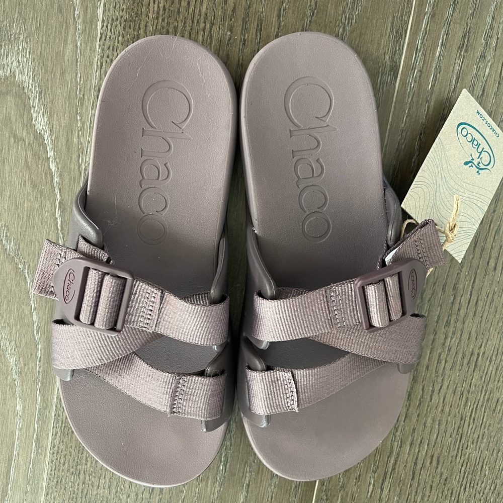 NWT Chaco Chillos Slides (size 6)